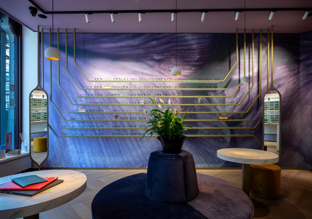 Maatwerk staal als stijlvolle basis voor luxe winkelinterieur 1
